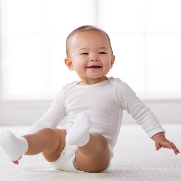 Gerber White Long Sleeve Onesie - Picture 8 of 11